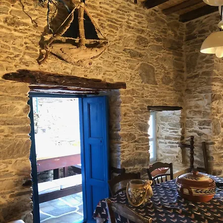 παραδοσιακό πέτρινο αρχοντικό μέ αυλή 別荘 キスノス