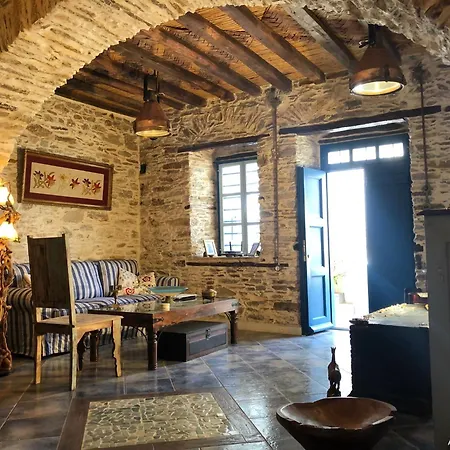 παραδοσιακό πέτρινο αρχοντικό μέ αυλή 別荘 キスノス