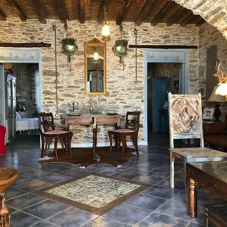 別荘 παραδοσιακό πέτρινο αρχοντικό μέ αυλή *