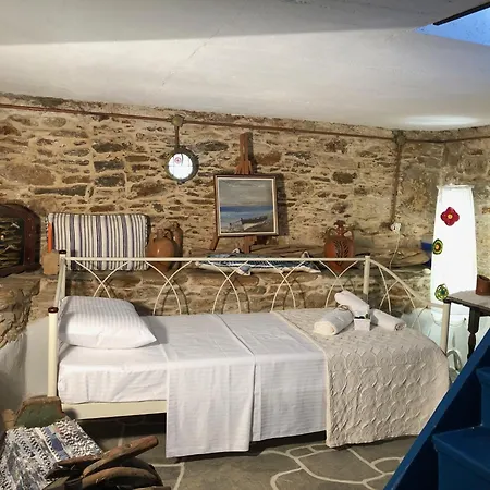 別荘 παραδοσιακό πέτρινο αρχοντικό μέ αυλή *