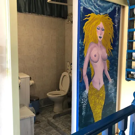 παραδοσιακό πέτρινο αρχοντικό μέ αυλή *