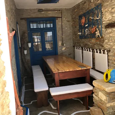 παραδοσιακό πέτρινο αρχοντικό μέ αυλή 別荘 *